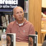 Sa promocije knjige „Mrtvare“ Kemala Musića i istoimene izložbe fotografija cipela pronađenih u masovnim grobnicama.